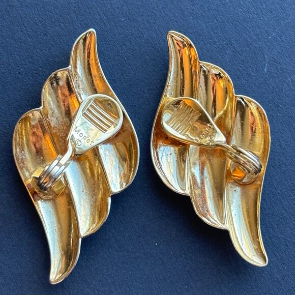 Vintage 1980 MONET Gold Tone Wing Wave Clip Earrings - Picture 3 of 5